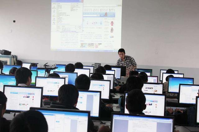 大专毕业“高薪”专业盘点 计算机技术培训助力就业